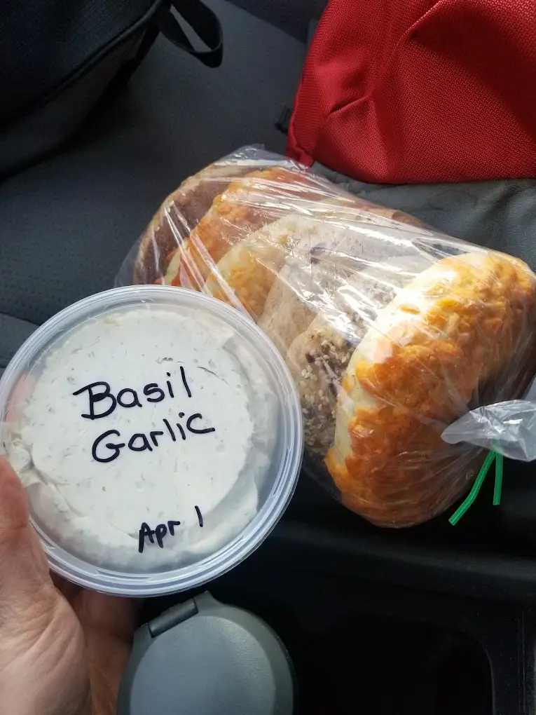 Basil and garlic cream cheese